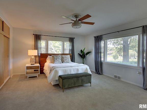 3rd image of 329 Lincoln Hill Ct NW