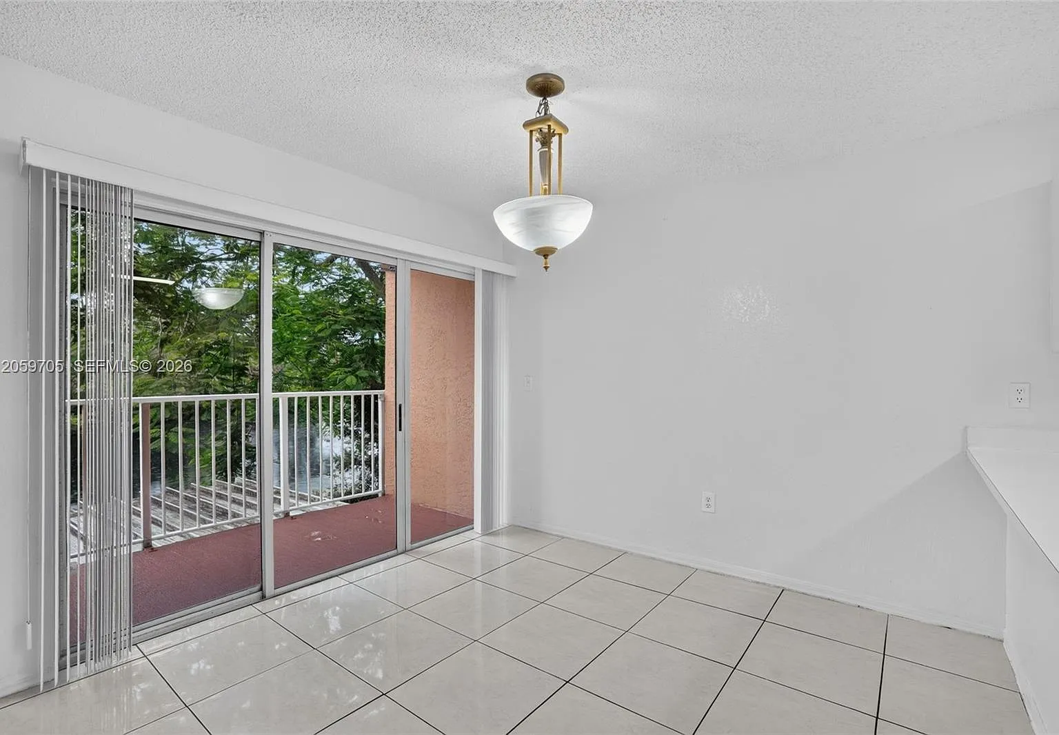 3 bed, 1220 sqft, $2,600 — Photo 4