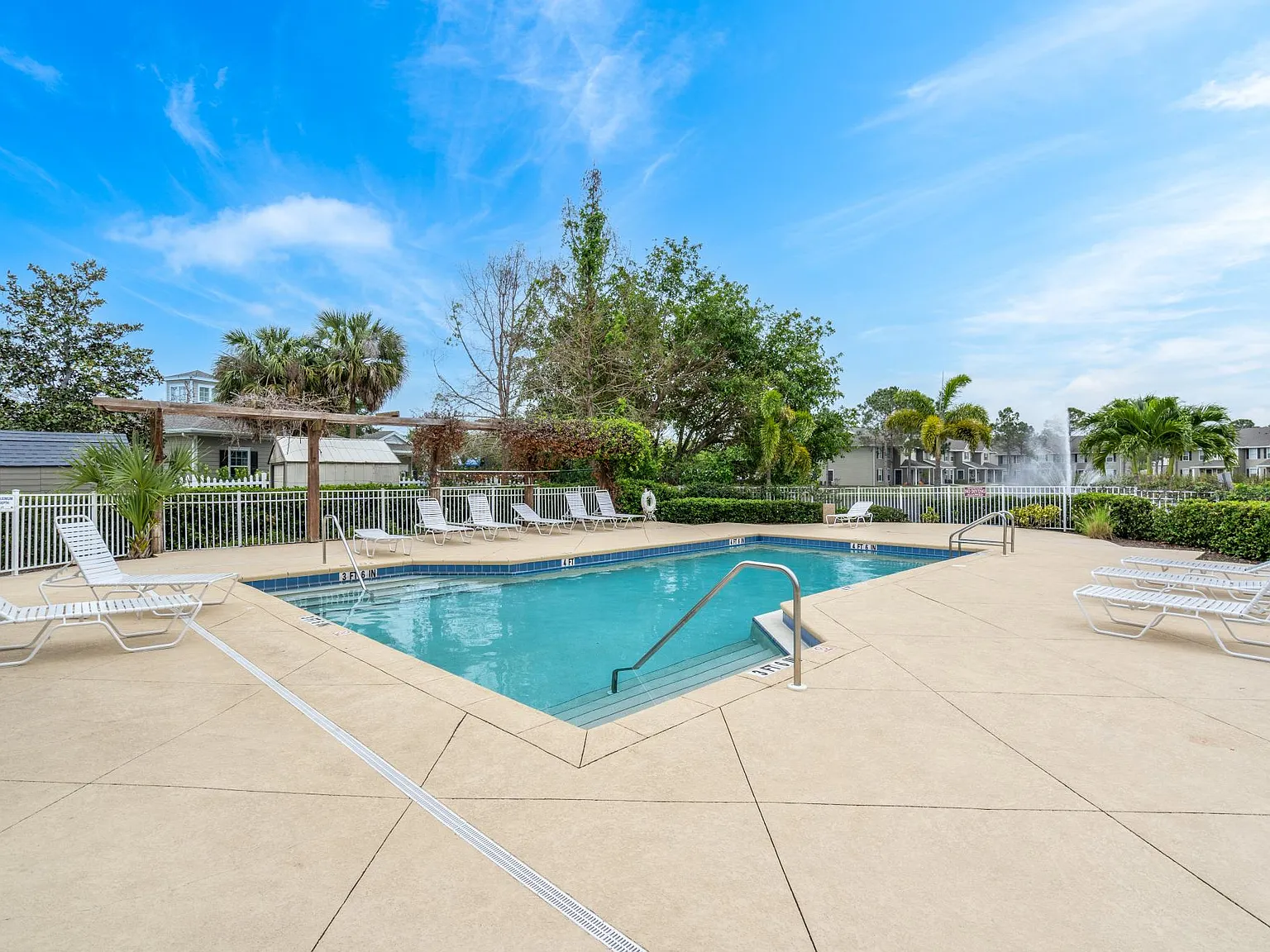 2 bed, 1000 sqft, $1,699 — Photo 3