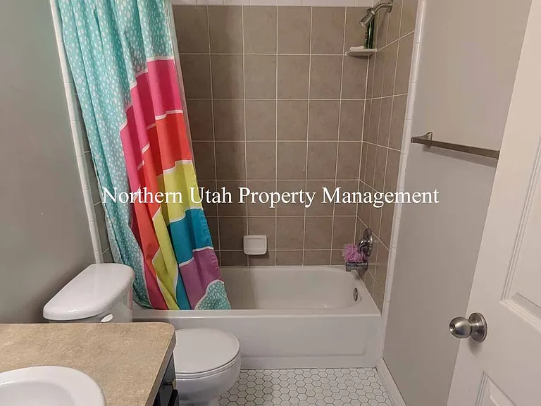 1287 W 2000 N — Photo 12