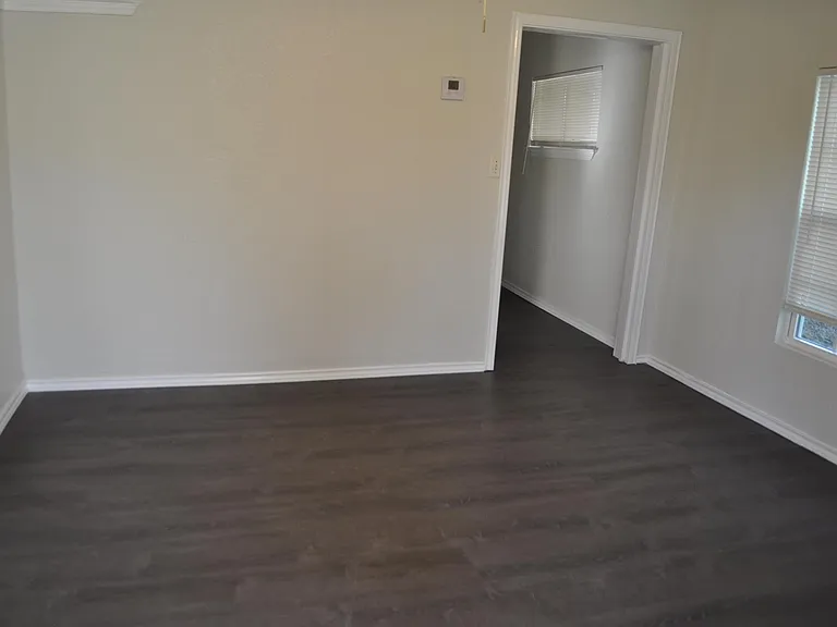 313 N Flat St — Photo 3