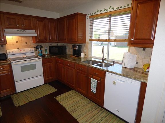 4th image of 725 Black Walnut Dr
