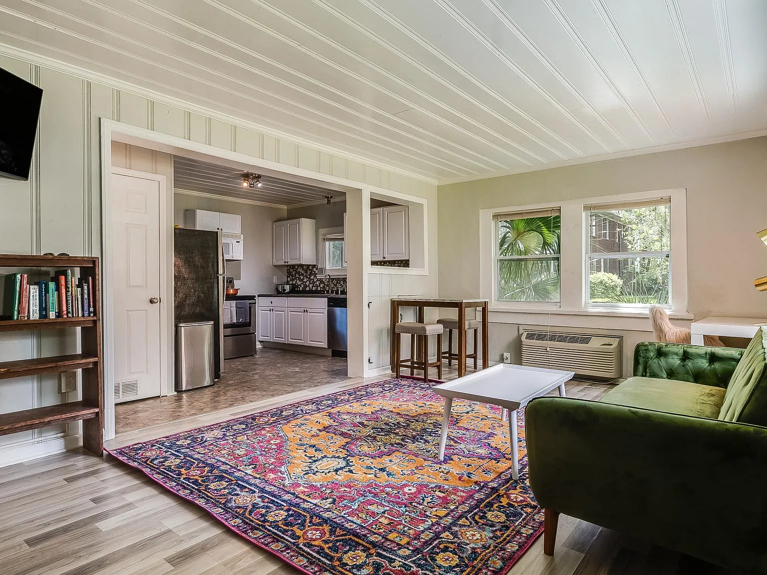 2 bed, 984 sqft, $1,800 — Photo 2