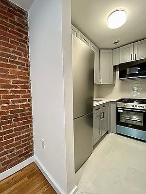 3rd image of 119 W 92nd St #1E
