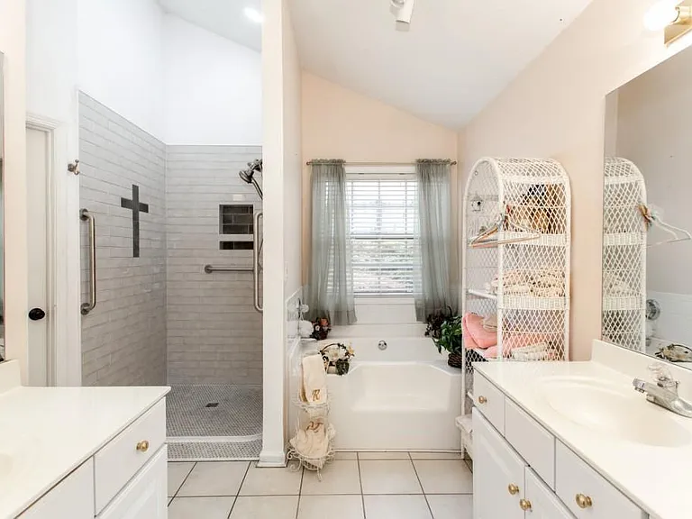 6229 Huckleberry Rdg — Photo 11