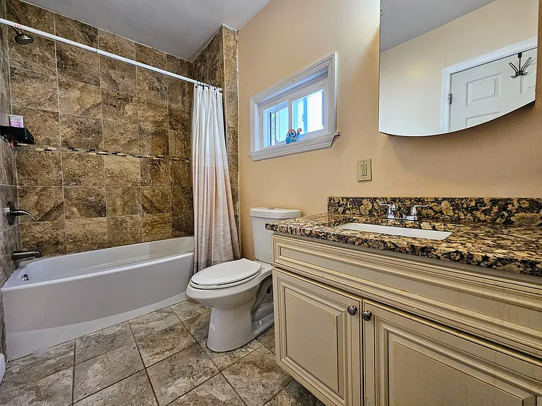 Fl 2 Full Bathroom #2