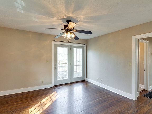 Flex room/dining room