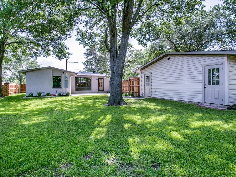 9721 Twin Creek Dr — Photo 5