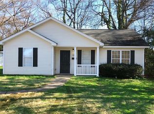 1045 Saratoga Dr, Charlotte, NC 28208