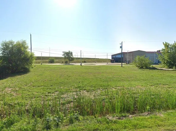 141 Sunshine Ln, Milan, IL 61264