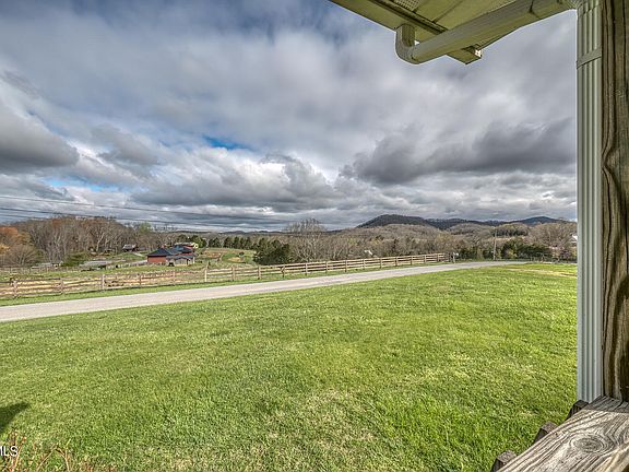 4th image of 406 Walling Dr
