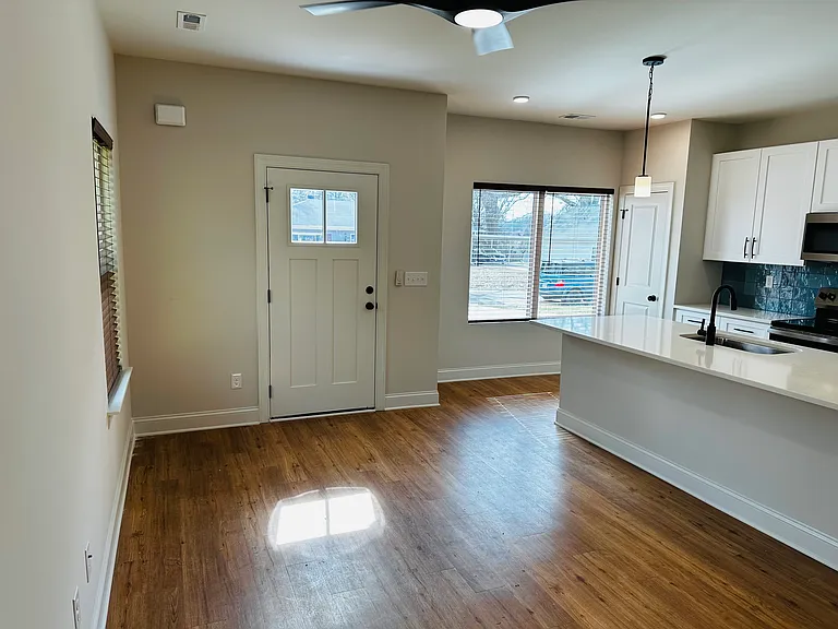 525 N Linwood Ave — Photo 9