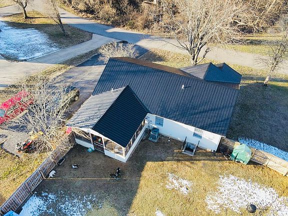 4th image of 436 Halls Gap Estates Rd