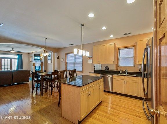 2nd image of 4736 S Drexel Blvd #3S