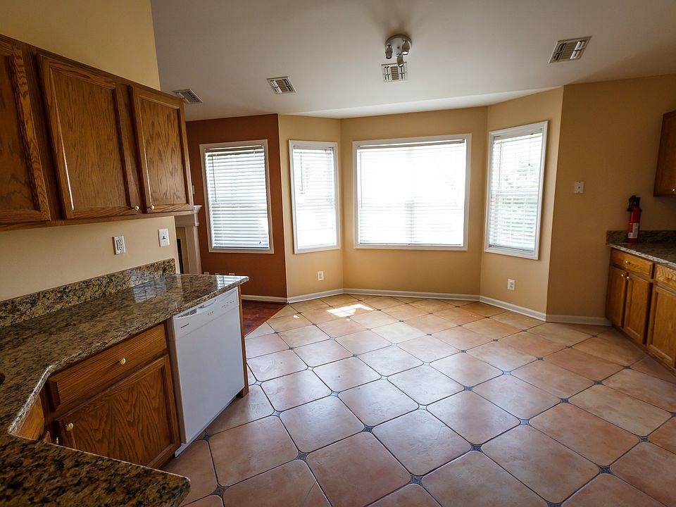 1st image of 571 Coventry Dr