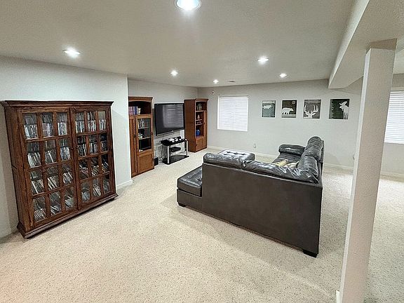 3rd image of 3236 Willow Ln
