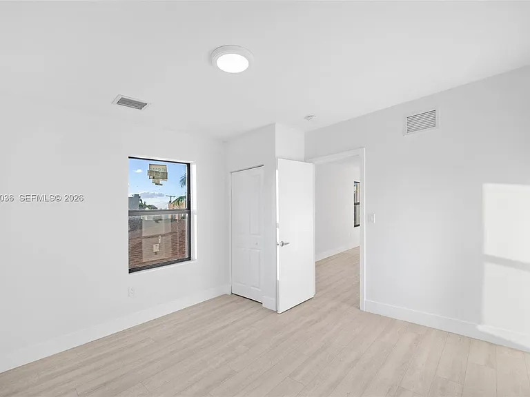 1721 SW 13th St #4 — Photo 10