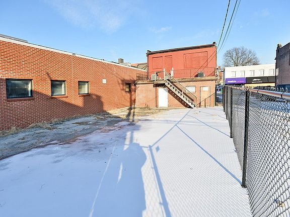 4th image of 4135 S Grand Blvd