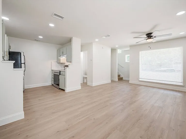 805 W Chambers St #C — Photo 5