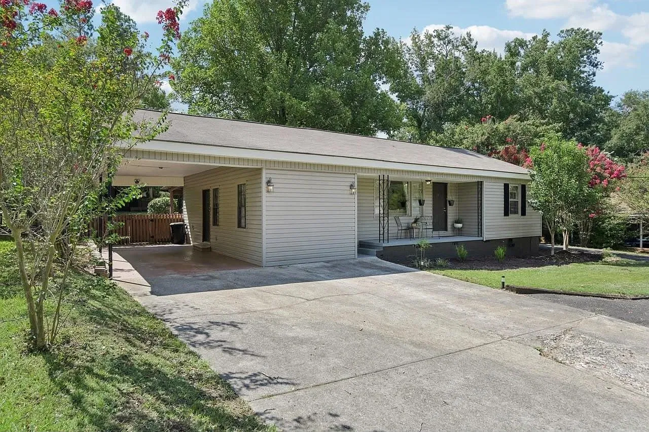 2 bed, 1.0 bath, 1160 sqft, $950 — Photo 2
