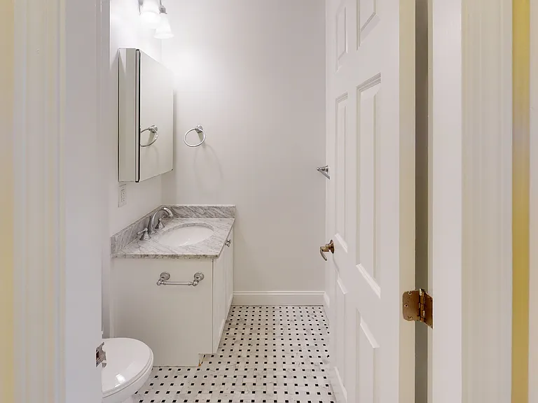 3 Langdon Sq #6 — Photo 11