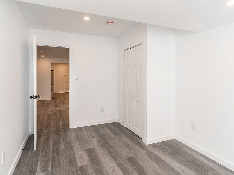 1st image of 581 Phillip St E #4