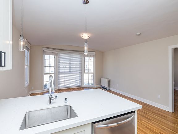 4th image of 3822 Scott St #303