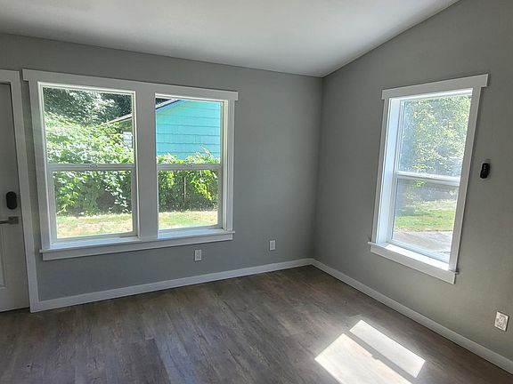 Entry/living room.