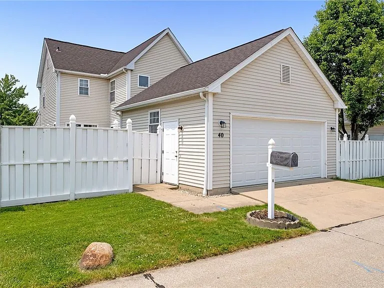 1150 Chapman Ln #40 — Photo 2