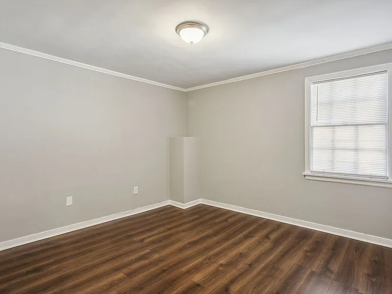 1932 Beech Street — Photo 14