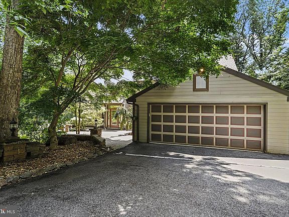 2nd image of 1265 Ash Ln