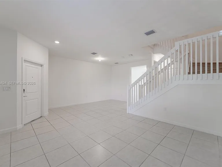 640 NE 207th St — Photo 2