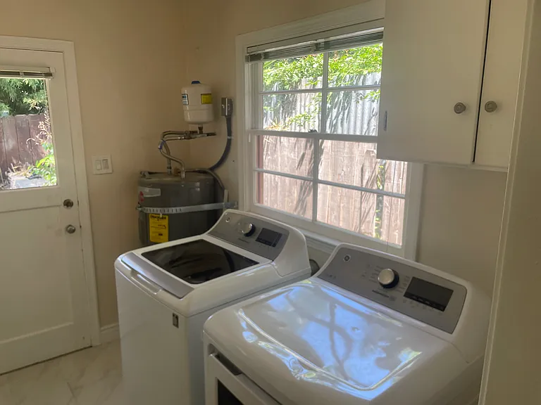 856 Olive St — Photo 8