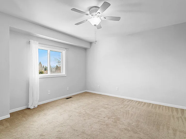 1576 Thurlow St — Photo 13