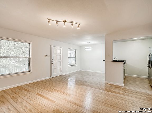 3rd image of 102 Vassar Ln APT 12