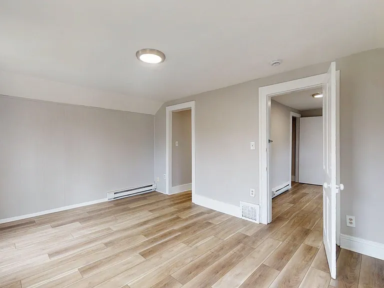 1031 W 9th St — Photo 18