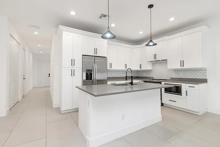 3 bed, 1604 sqft, $4,500 — Photo 4