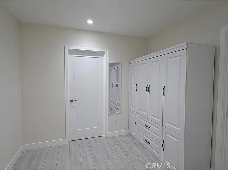 20210 Hartland St — Photo 10