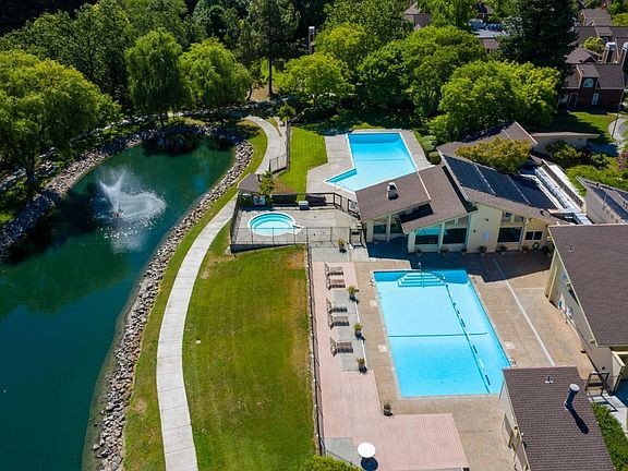 2nd image of 2710 Lakeview Drive