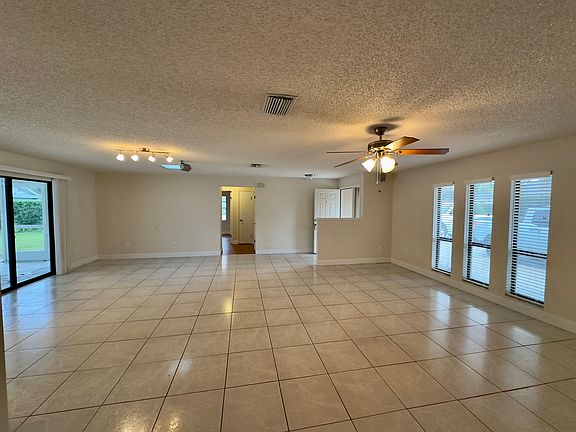 4th image of 4 Winterberry Pl