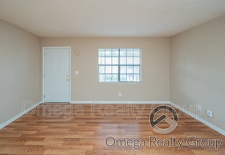 Lakeridge Apartments — Photo 23