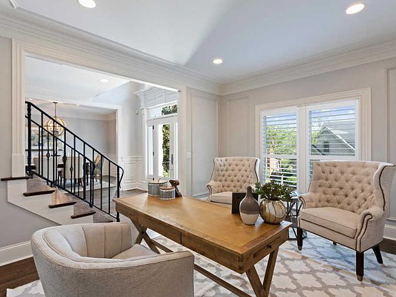 4th image of 323 Whitworth Way