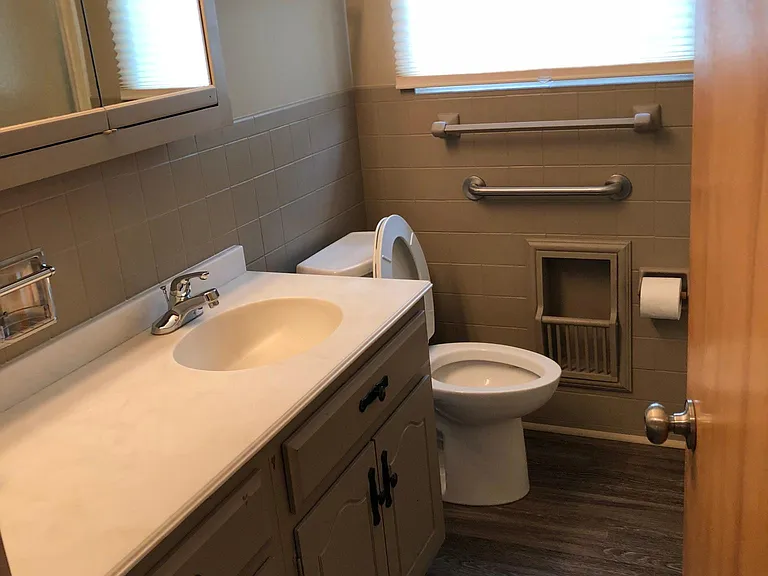 6916 Penrose Dr — Photo 8