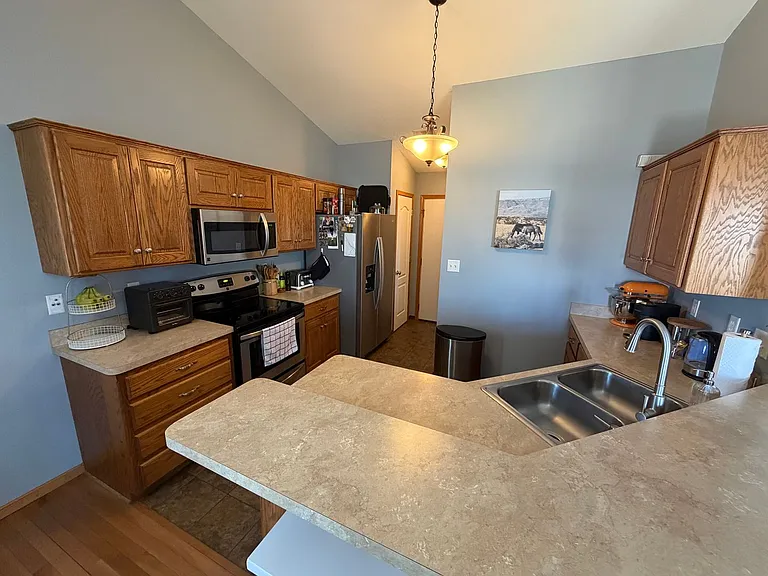 112 Northfield Rd — Photo 4