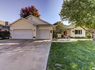 22 Elizabeth Pl, Jacksonville, IL 62650