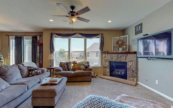 5th image of 652 Sherwood St