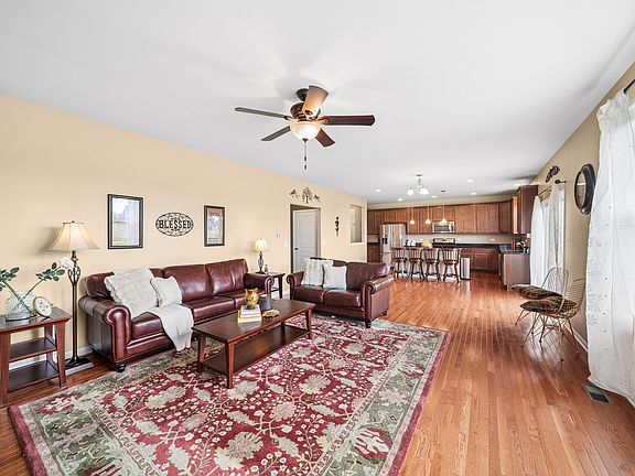 5th image of 4355 Fraser Cir