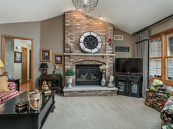 5th image of 102 Golfview Ct