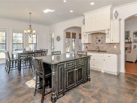 5th image of 3764 Riverwood Cir S