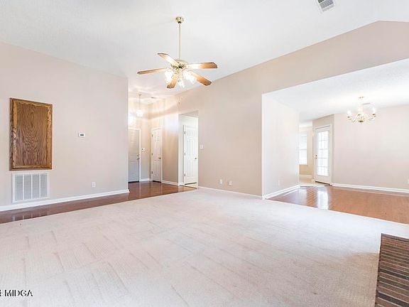 5th image of 223 Bowen Dr